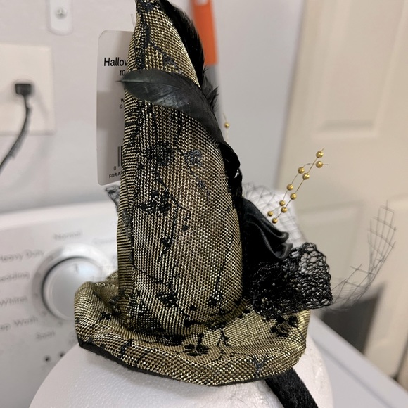 NWT feathered mini witch hat headband - Picture 3 of 4